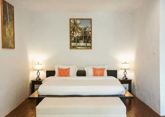 Frankie In Villa Legian (Bali)