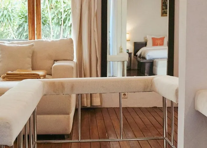 Frankie In Villa Legian (Bali)